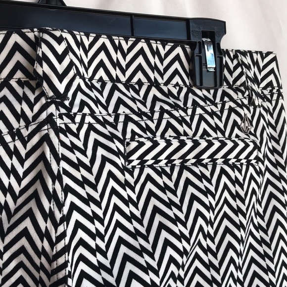Volcom black and white Chevron pattern pants, 11 - Picture 12 of 16